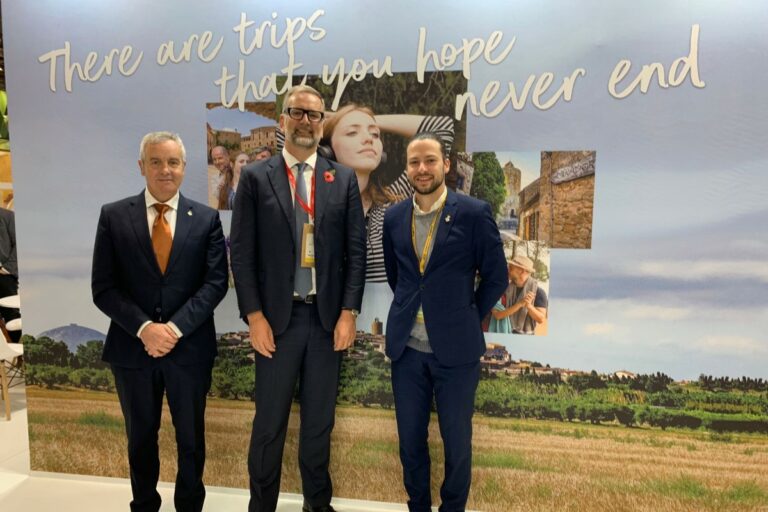 L'alcalde i el regidor de Turisme amb el cònsol del Regne Unit (Lloret Turisme)