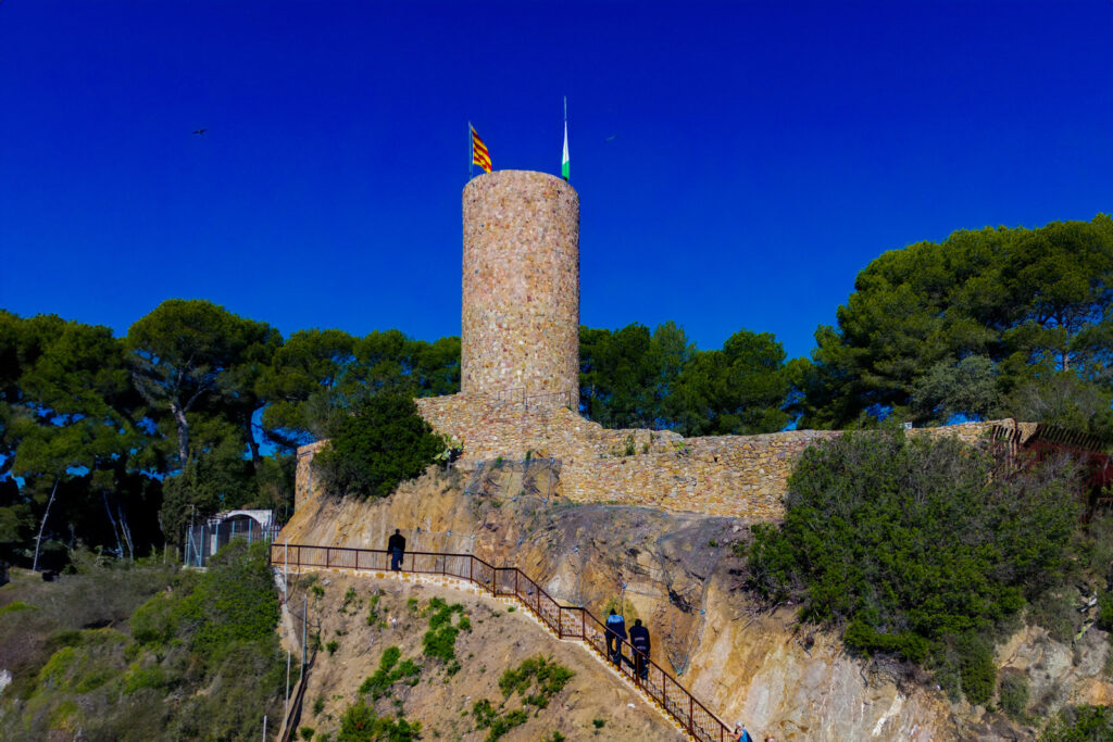 El Castell de Sant Joan, amb el camí de ronda ja obert