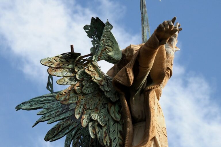El monument de l'Àngel, malmès (Salvador Palaudelmàs)