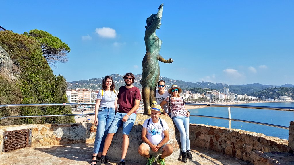 bloguers al monument de la Dpna Marinera