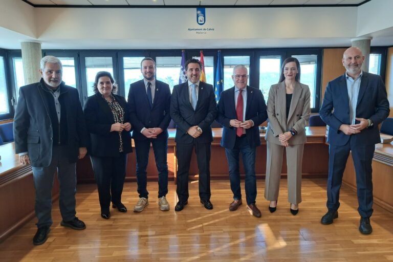 Els membres de l'Aliança de Municipis Turístics de Sol i Platja (AMT)