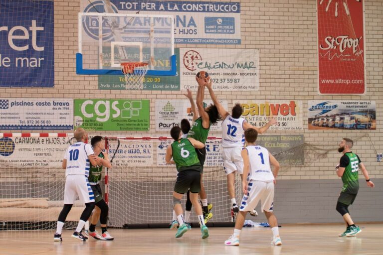Una jugada del partit d'aquesta jornada (Sènior masculí)