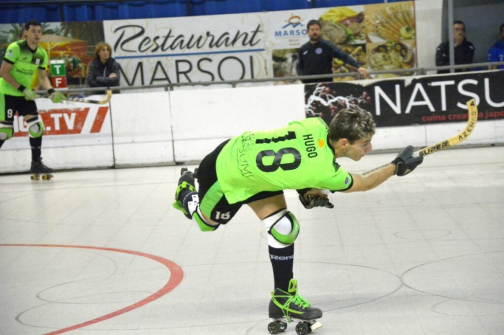 Hugo Laguna durant el partit (Club Hoquei Lloret)