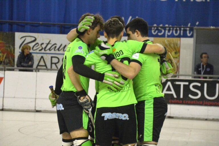 Els jugadors en un partit d'aquesta temporada (Club Hoquei Lloret)