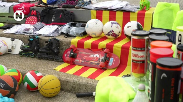 Els alumnes del Rocagrossa lliuren 400 articles esportius a la Creu Roja