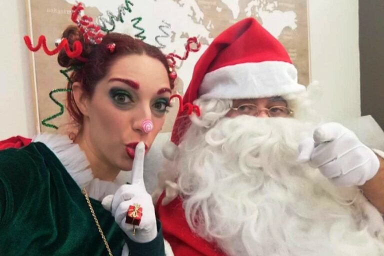El pare Noel i una de les seves ajudants