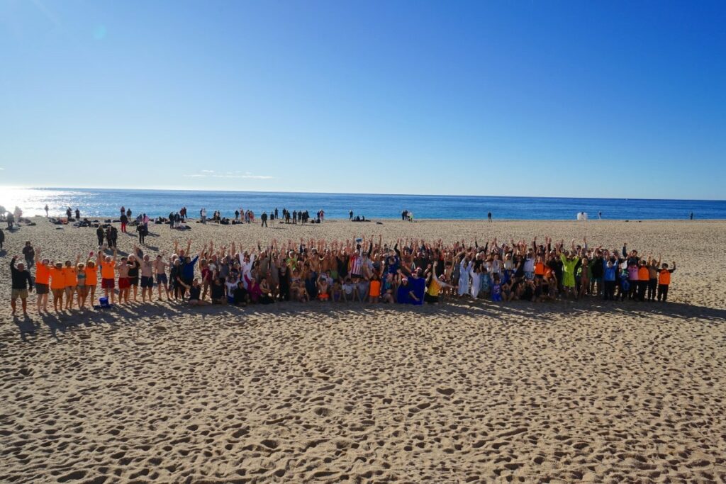 Foto de grup al primer bany de l'any del 2024 (Club Natació Lloret)