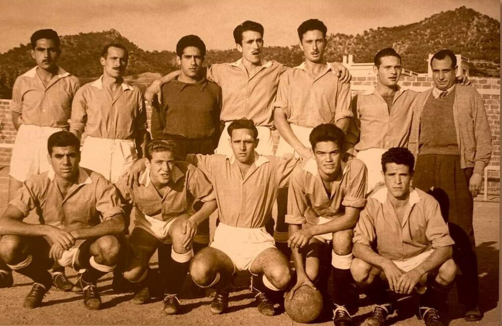 L'equip del 53, amb Feliu, Sagaró, Raúl, Comas, Rodríguez, Matas, Creus, Babio, Jaume Borrell, Ramon Borrell, Illa i Ruscalleda