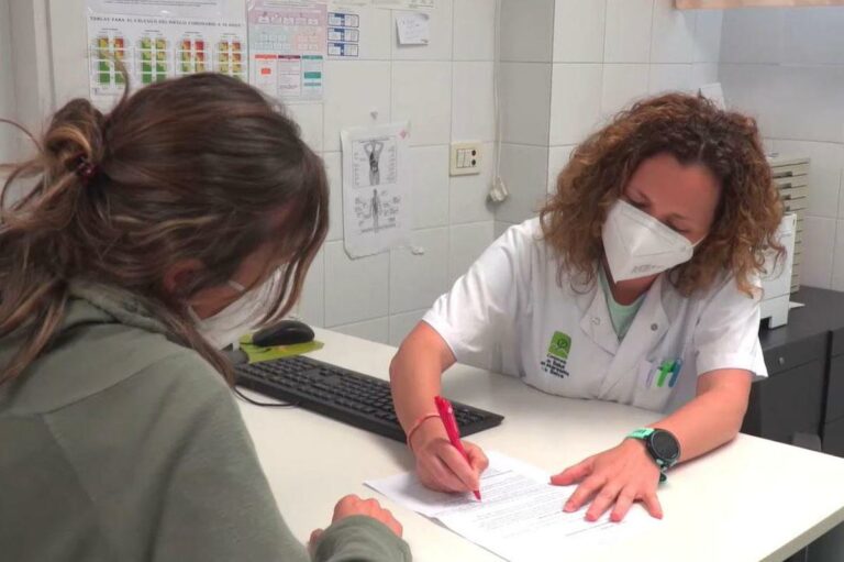 La mascareta torna a ser obligatòria als centres sanitaris CSMS