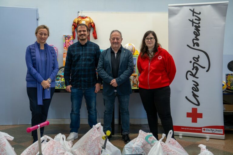 Cristina Cabañas (Fundació Climent Guitart), Alejandro Pérez (regidor Benestar i Família), Javier Solana (Rotary Club) i Norma Rivas (Creu Roja)