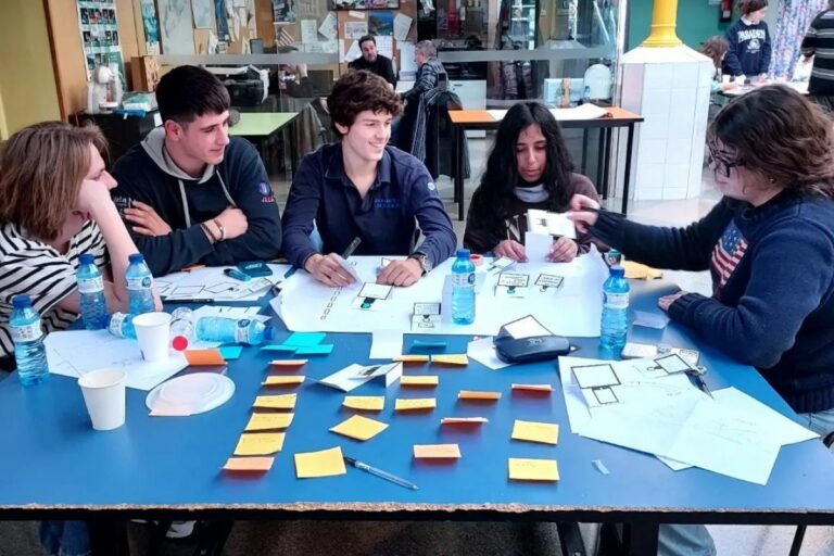 Un dels grups de la Hackató del 2023 (El Puntet)