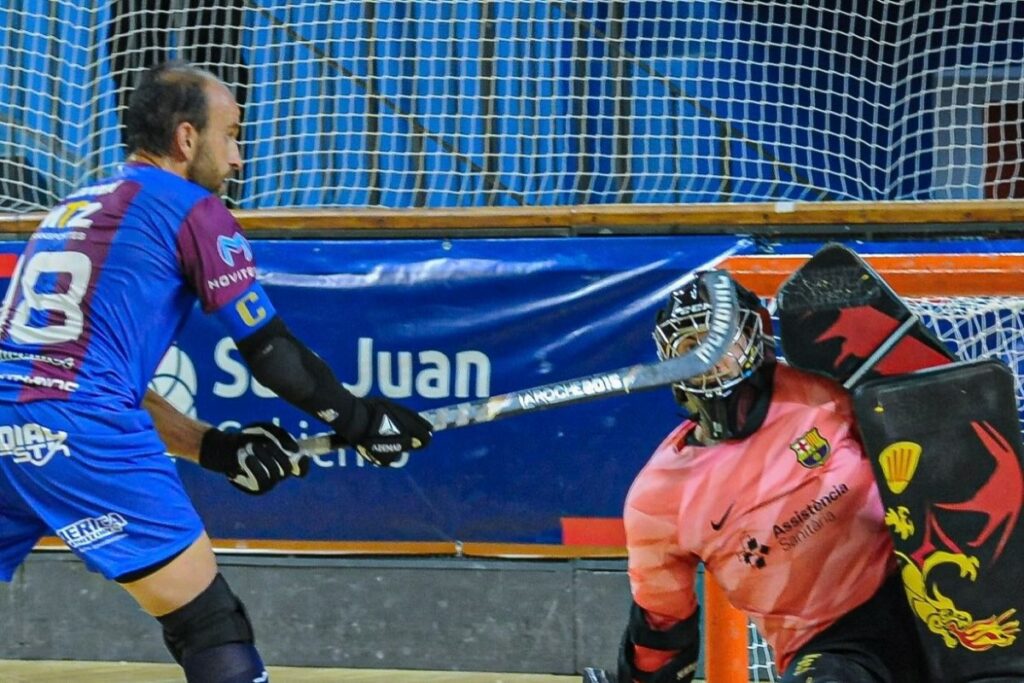 Carles Grau en una jugada del partit (FC Barcelona)