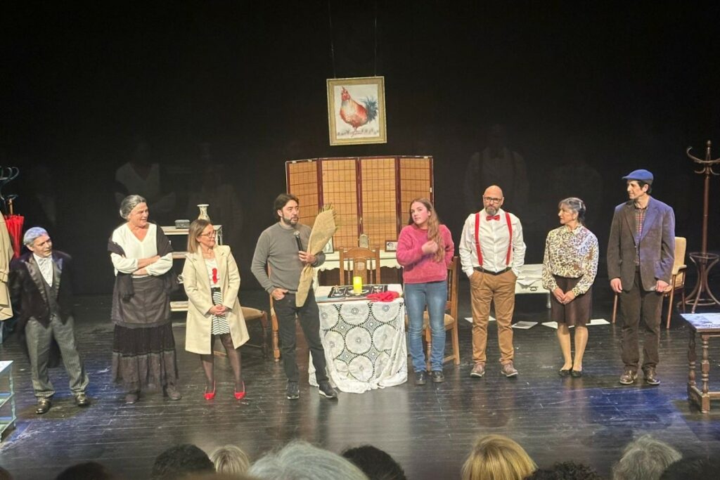 Saludant al final de l'obra (Traca Teatre)