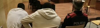 L'acusat a l'esquerra durant el judici (ACN)