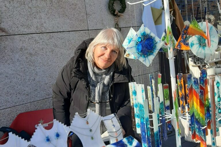 Adriana Tarantini amb algunes de les seves creacions