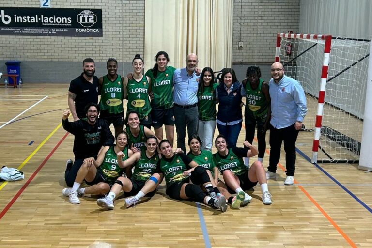 L'equip, després del partit d'aquesta jornada (Bàsquet Lloret)