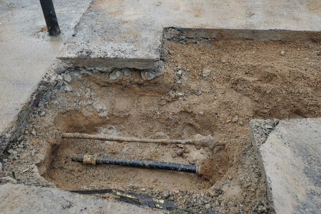 Tasques de reparació de la xarxa d'aigua (Ajuntament de Lloret de Mar)