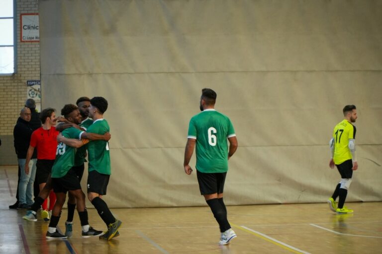 Celebrant un dels gols (Club Futbol Sala Lloret)