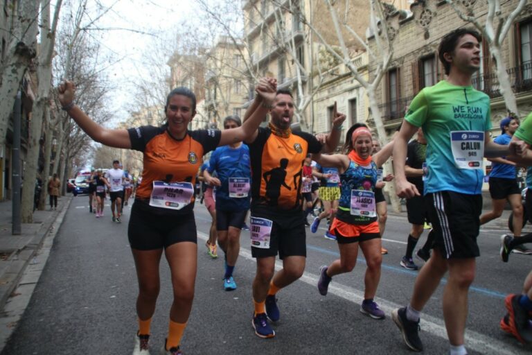 Els germans Alba i Jessica Porcel, durant la Marató (Beer Runners Lloret)