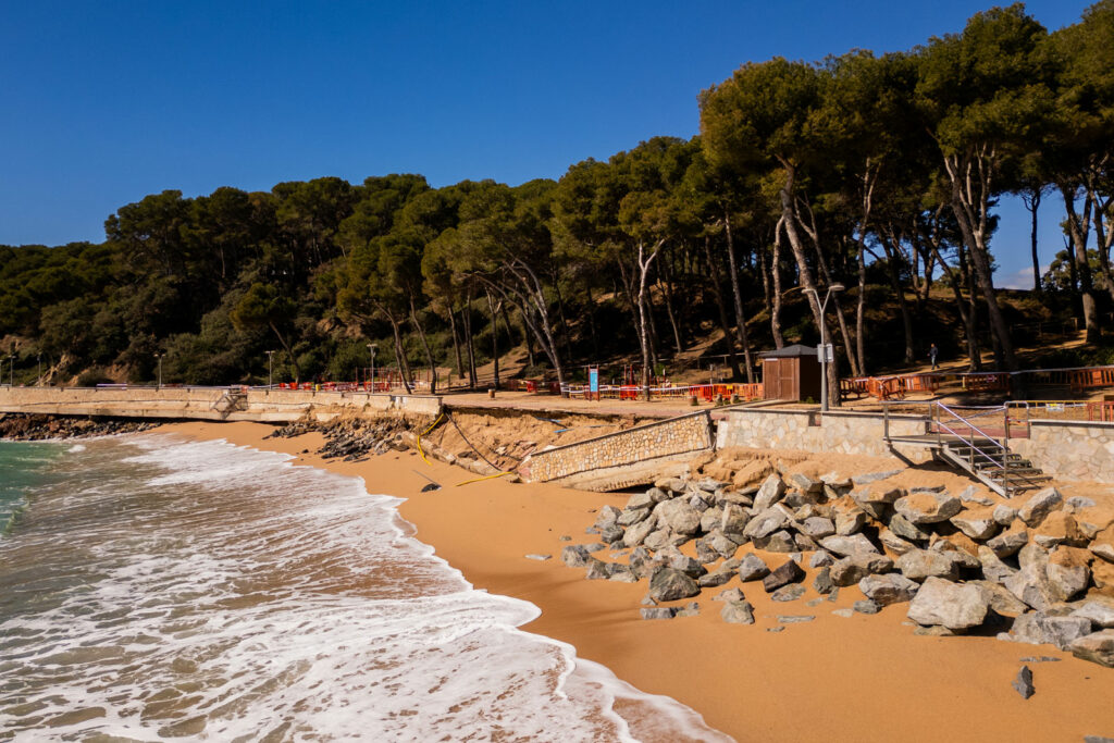 L'estat actual del passeig de Fenals, després del temporal del cap de setmana passat