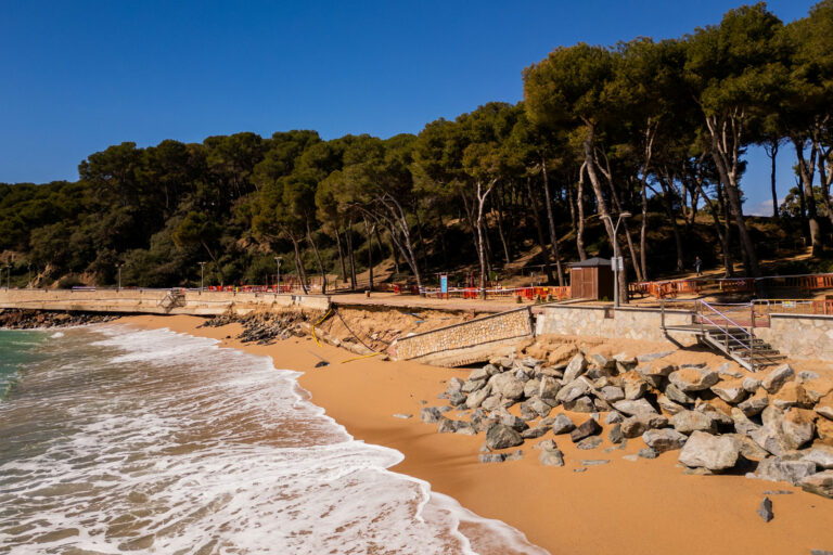 L'estat actual del passeig de Fenals, després del temporal del cap de setmana passat