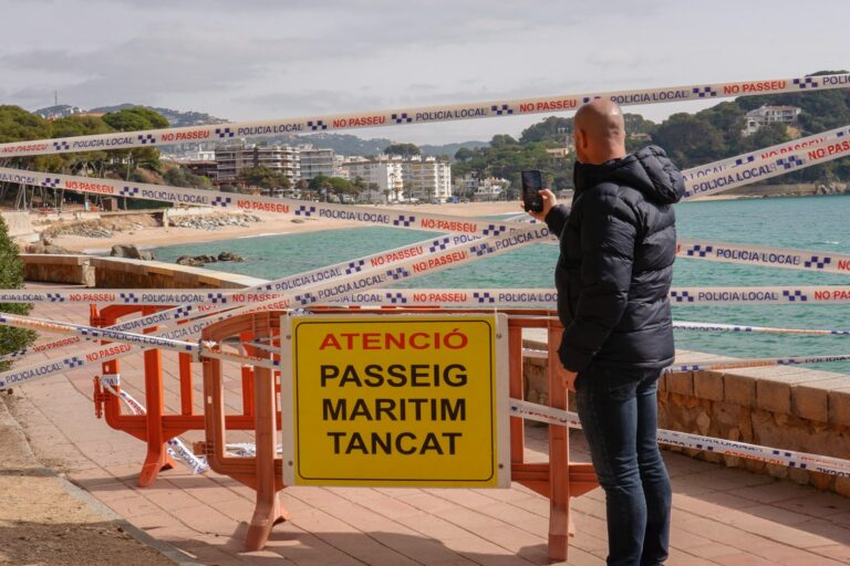 El passeig de Fenals, tancat als vianants