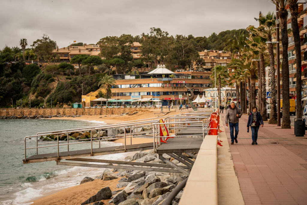 La platja de Lloret, molt malmesa pels temporals