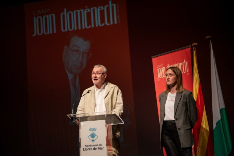 Quim Daban i Núria Perea presentant l'Any Domènech (Ajuntament de Lloret de Mar)