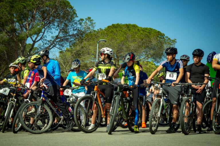170 alumnes fan una cursa de Bicicletes Tot Terreny per Sant Pere del Bosc