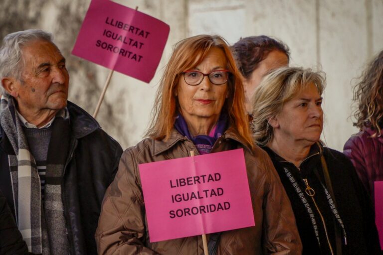Una manifestació feminista a Lloret