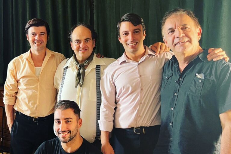 Paco Moreno, amb el protagonista, el director i altres participants de la pel·lícula