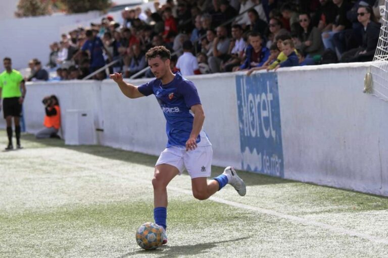 Josep Velis en un partit del Club de Futbol Lloret (Antonio Díez)