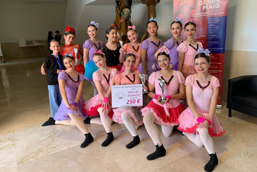Un dels conjunts participants al concurs (Acadèmia de Dansa Alira)
