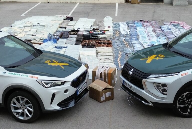 Material incautat per la Guàrdia Civil a Lloret.