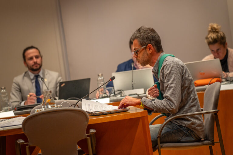 Jordi Palaudelmàs, portaveu de SOS Lloret, en el plenari.