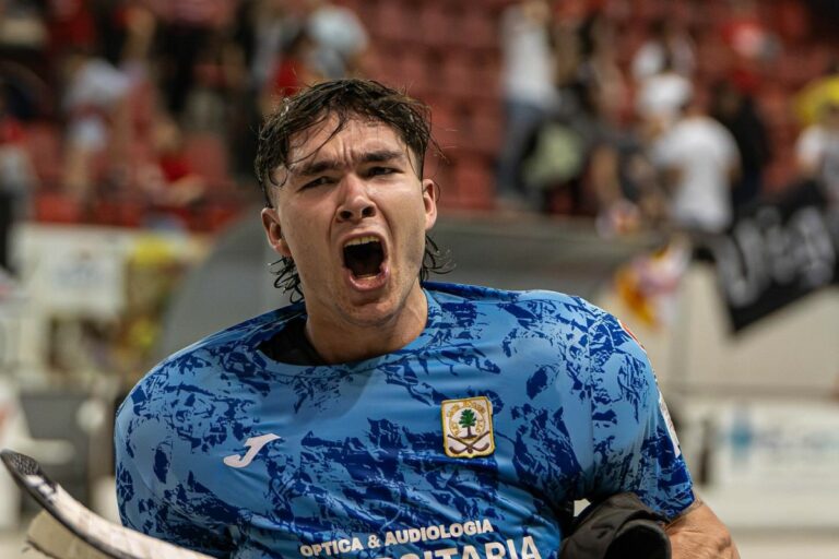 Andreu Muñoz al partit d'anada del playoff (Hockey Catedra)