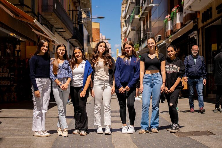 Alumnes de l'Institut-Escola que fan el Servei Comunitari