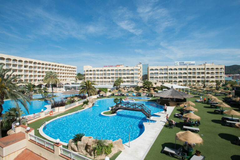 La piscina de l'Hotel Evenia Olympic