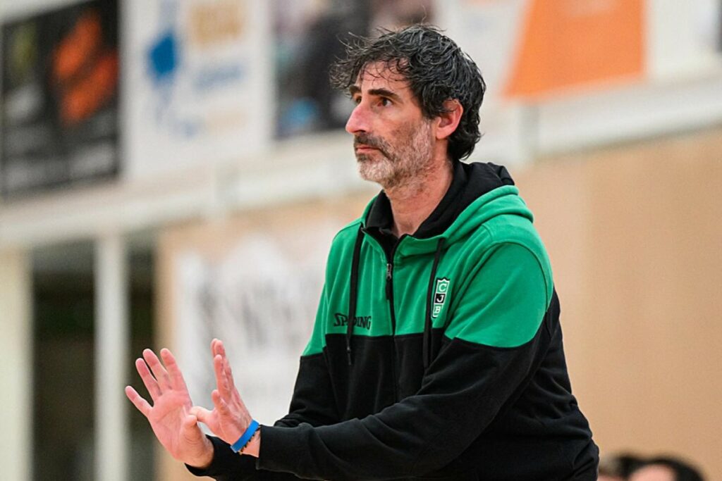 Jordi Vizcaíno, a la banqueta verd-i-negre (Club Joventut Badalona)