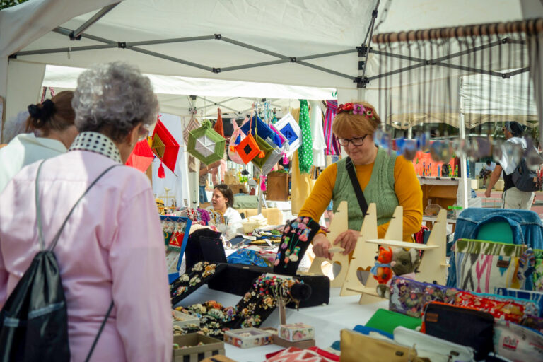 Lloret-en-Flor-el-mercat-artesanal-daquest-cap-de-setmana