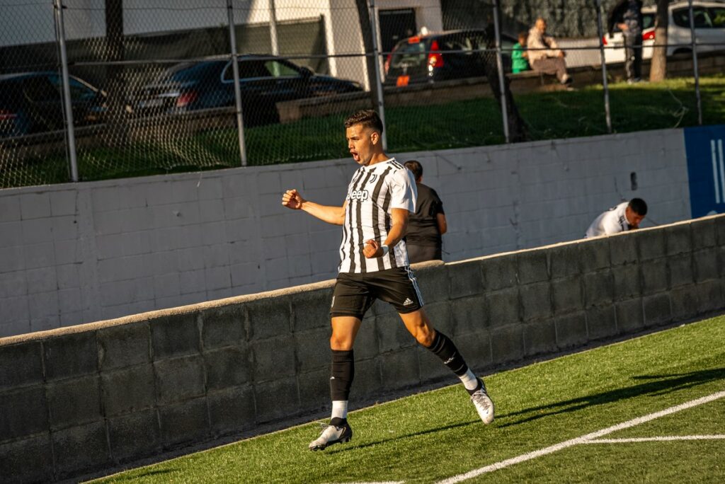 Luciano Uran celebrant un dels gols