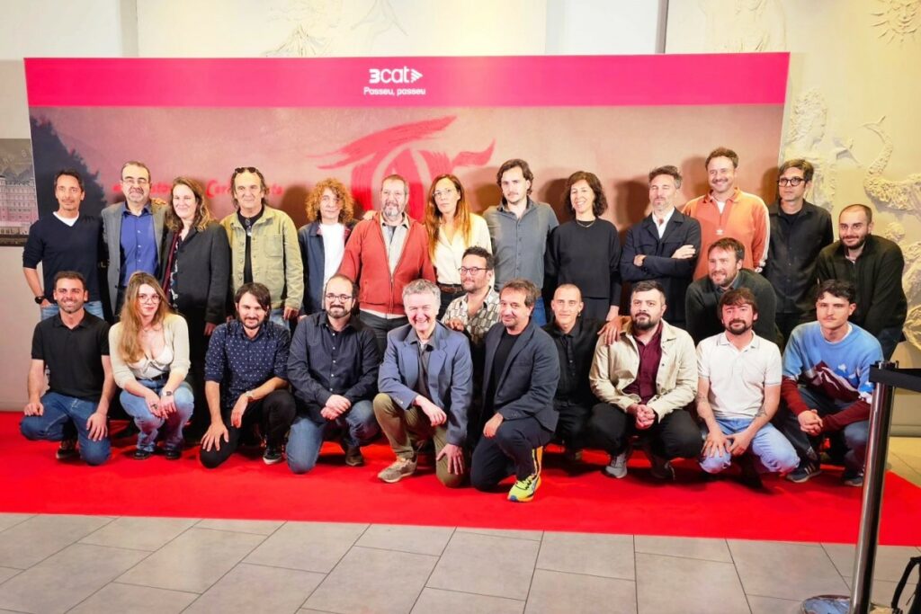 Tot l'equip el dia de la preestrena (en Carlos és el tercer de la primera fila, començant per l'esquerra)