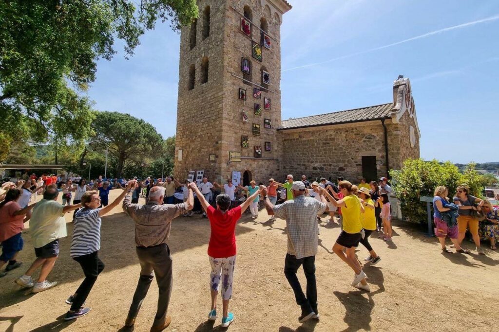 La festa sempre compta amb sardanes amb la Cobla del Col·legi Santa Maria de Blanes
