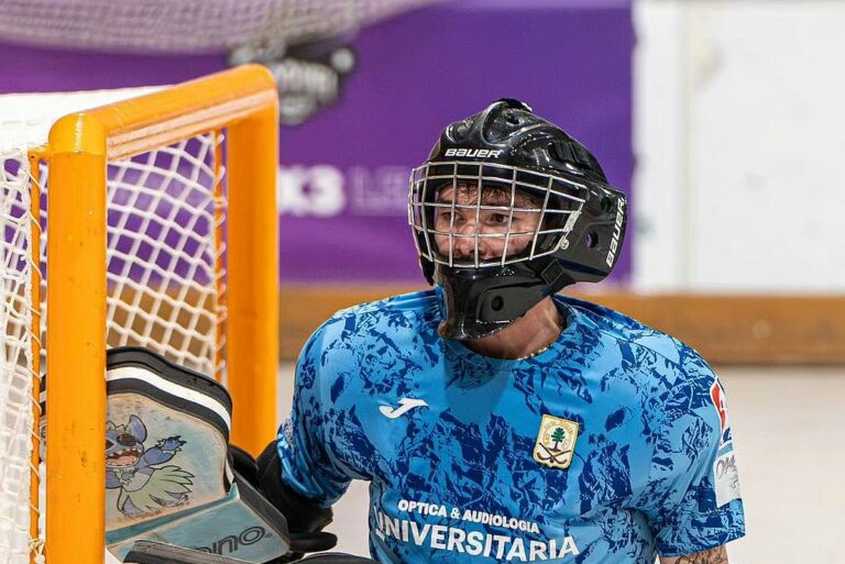 Andreu Muñoz defensant la porteria del Club Hoquei Lloret