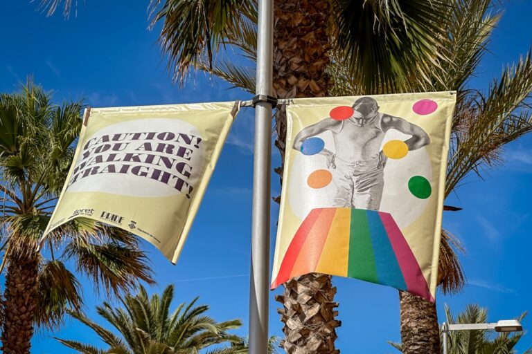 Banderoles penjades a Lloret amb motiu del Dia de l'Orgull