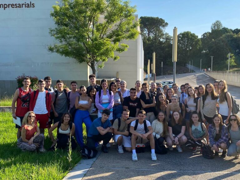 els alumnes del Rocagrossa, abans de l'últim dia de la selectivitat a Montilivi