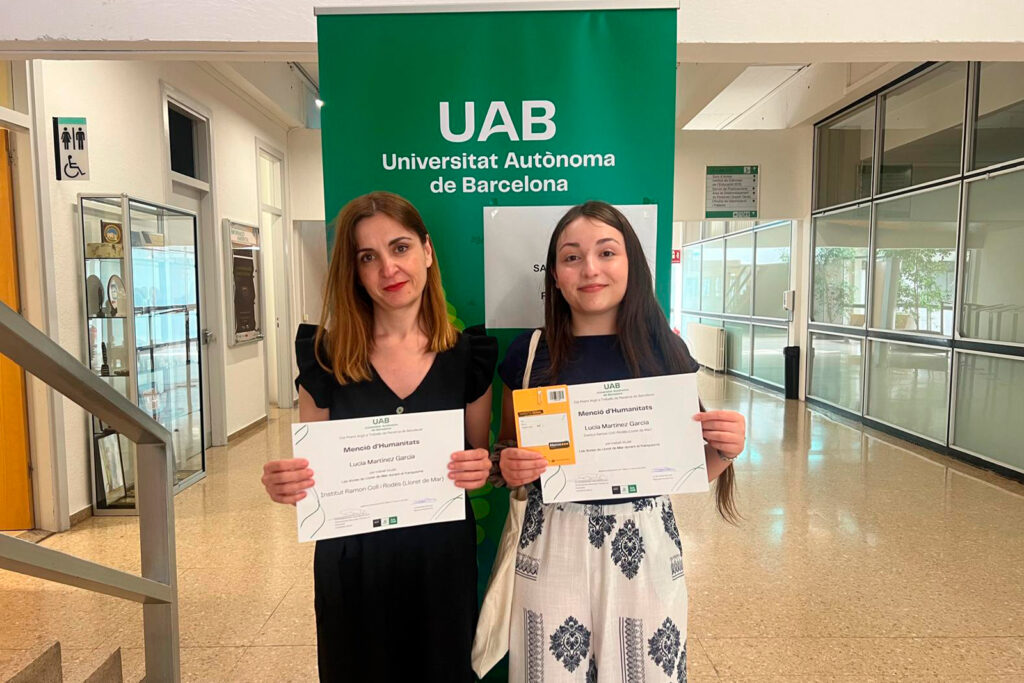Lucía Martínez amb la seva tutora del treball Inma Burgos.