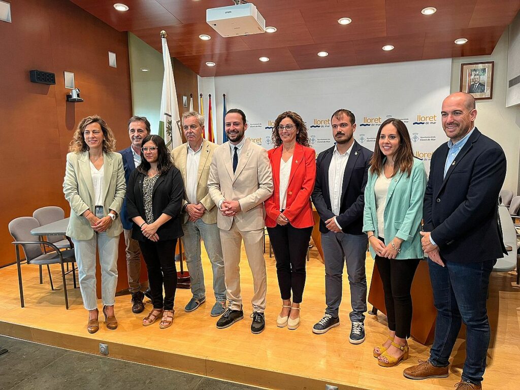 l'equip de govern en minoria de PSC i 'comuns'.