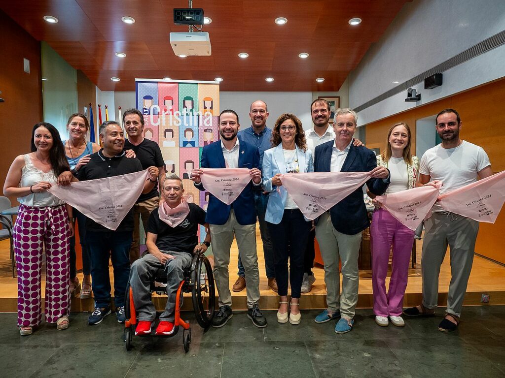 El mocador solidari d'enguany és de color rosa i solidari amb MIFAS.