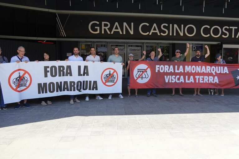 protesta contra la visita reial